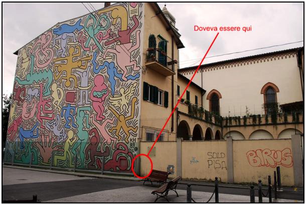 Murales di Haring e accanto il muro su cui doveva essere realizzata l'ombra E io?
